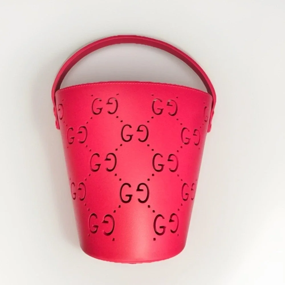 Gucci GG Perforated Rubber Bucket Bag Pink Tote Handbag 723051 Made in Italy